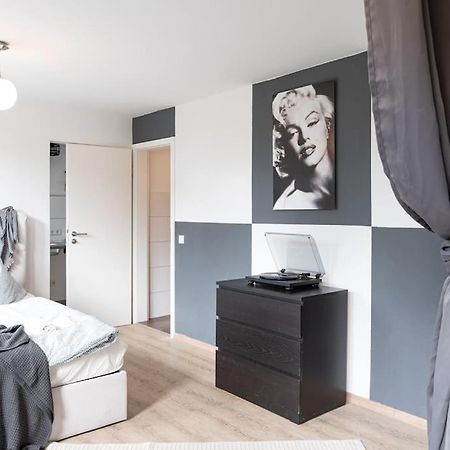 - Cozy Apartment In The Heart Of Duisburg With New York Design & Betten & Sofa - 5 Mins Central Station Hbf - Big Tv & Wifi -- Exterior photo
