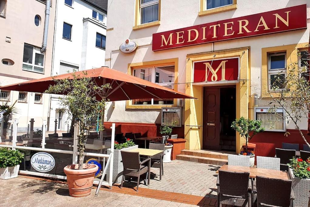 - Cozy Apartment In The Heart Of Duisburg With New York Design & Betten & Sofa - 5 Mins Central Station Hbf - Big Tv & Wifi -- Exterior photo